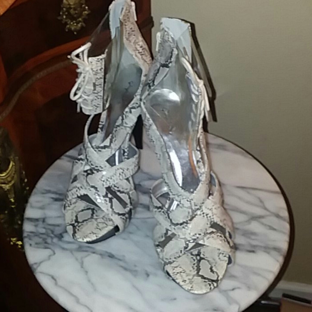 NIB! 5.2 in heel  Bone (color) snake print platform w/  clear laced ankle strap